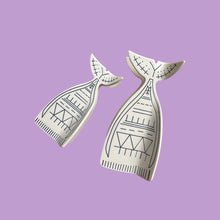 Load image into Gallery viewer, Traditional comb whale tail hair claw
