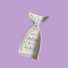 Load image into Gallery viewer, Traditional comb whale tail hair claw
