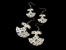 Load image into Gallery viewer, Elegant Tunniit Ulu Earrings
